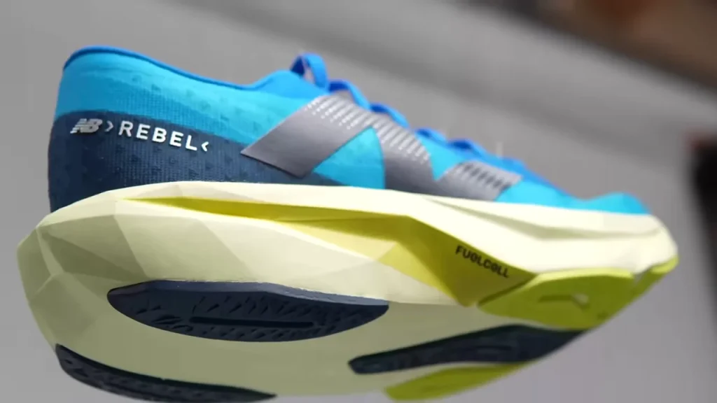 New Balance FuelCell Rebel v4 vue latérale