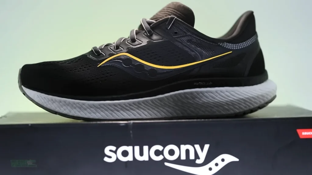 Vue latérale de l'ouragan Saucony 23